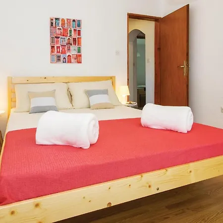 Three-bedroom In * Splitska